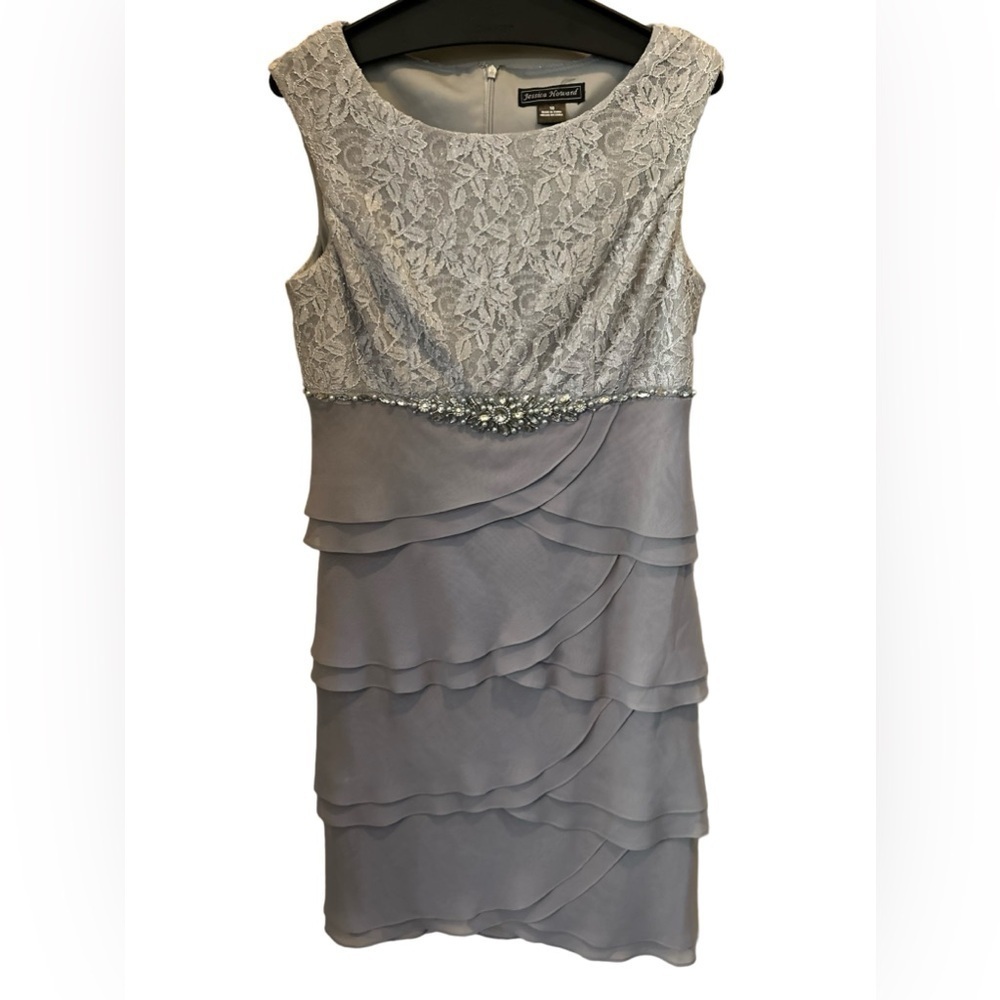 Jessica Howard gray/silver tiered and lace dress size 10